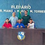VISITA DOS ALUNOS DA ESCOLA MUNICIPAL PROF. MARIA TERESA DE JESUS CASTRO TELES A CASA LEGISLATIVA.