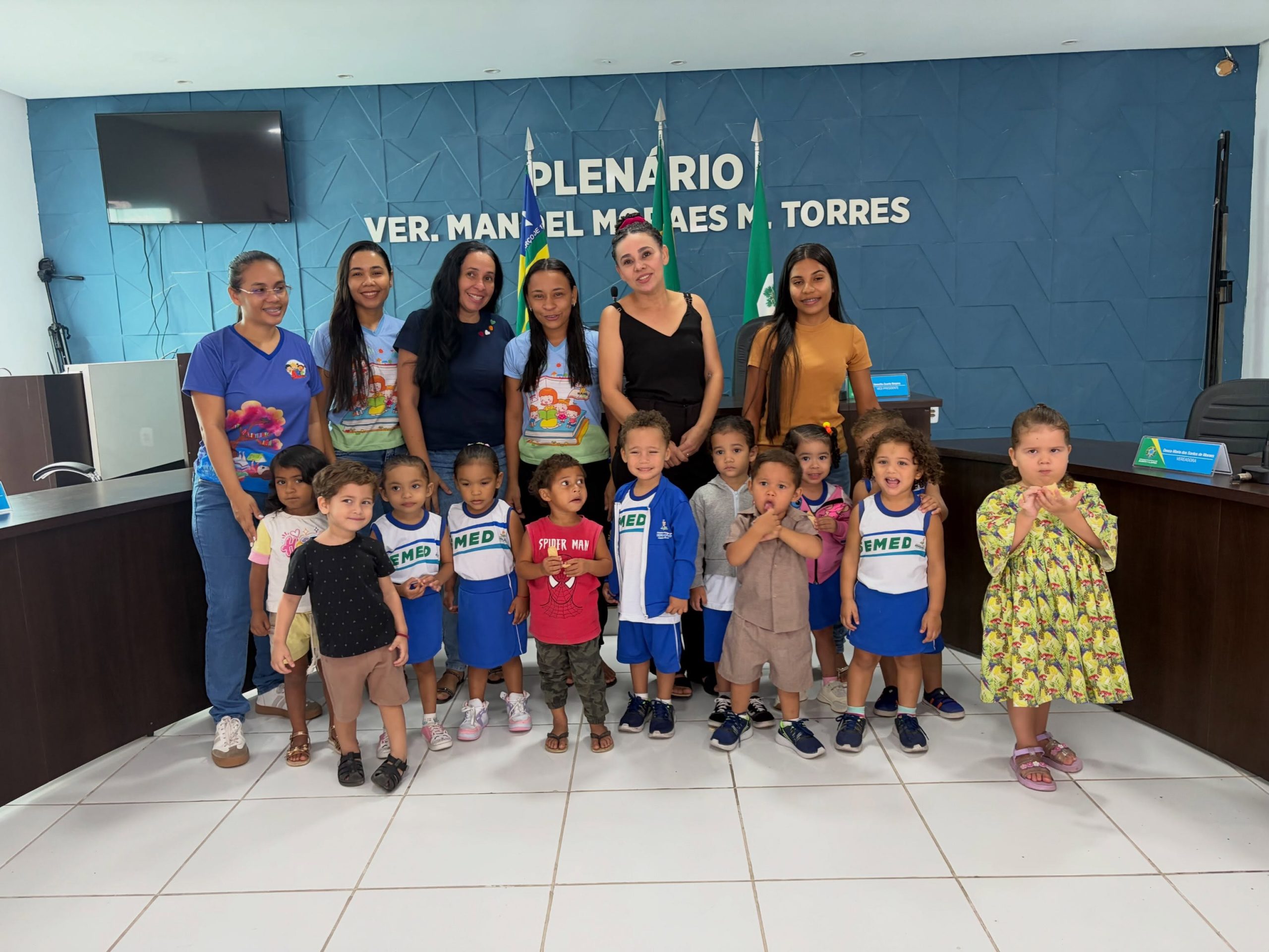Câmara Municipal recebe visita especial das crianças da escola CEI Tia Lúcia às vésperas da semana do aniversário de Buriti dos Lopes